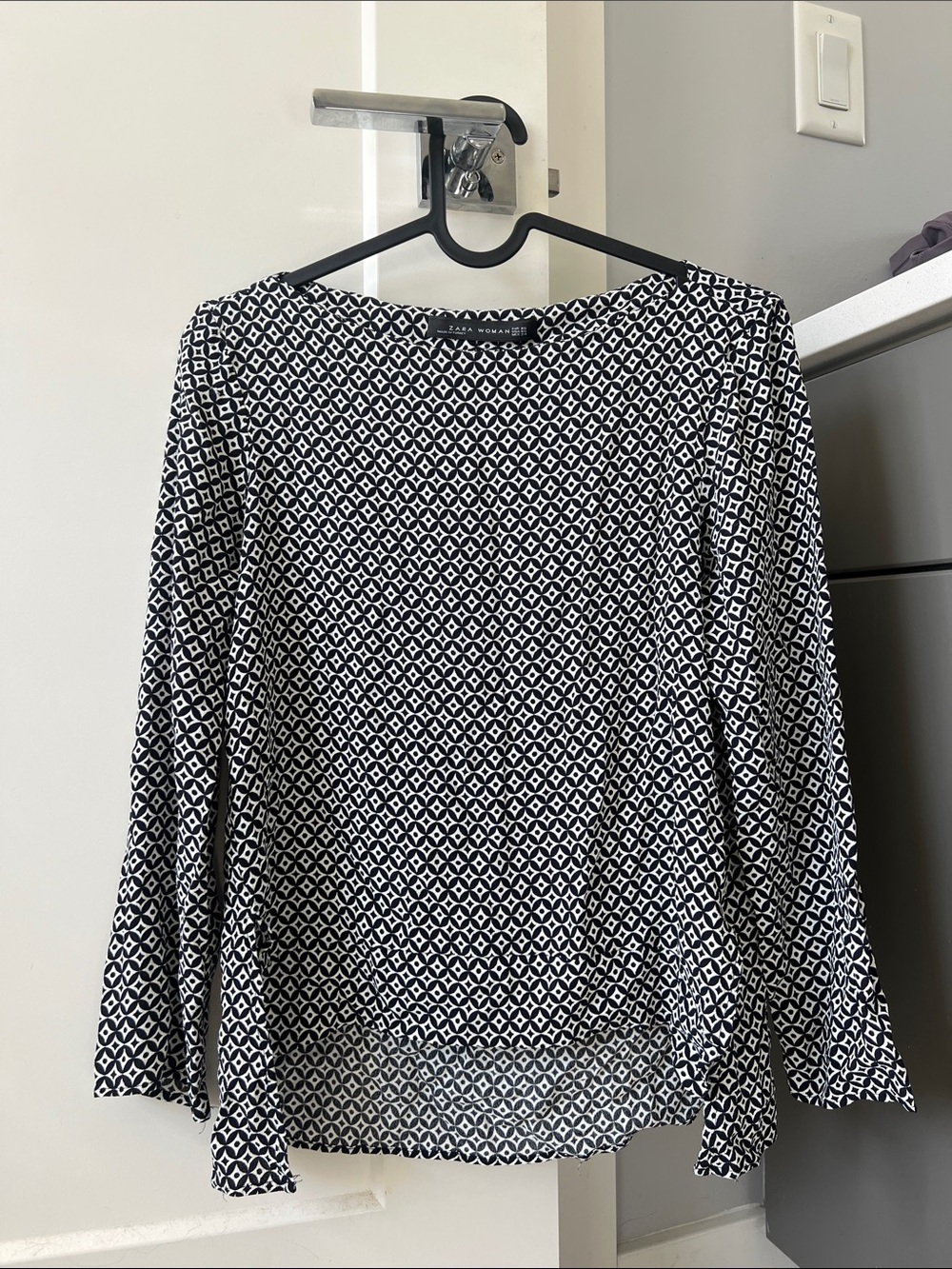 Zara Black & White Print Long Sleeve Blouse